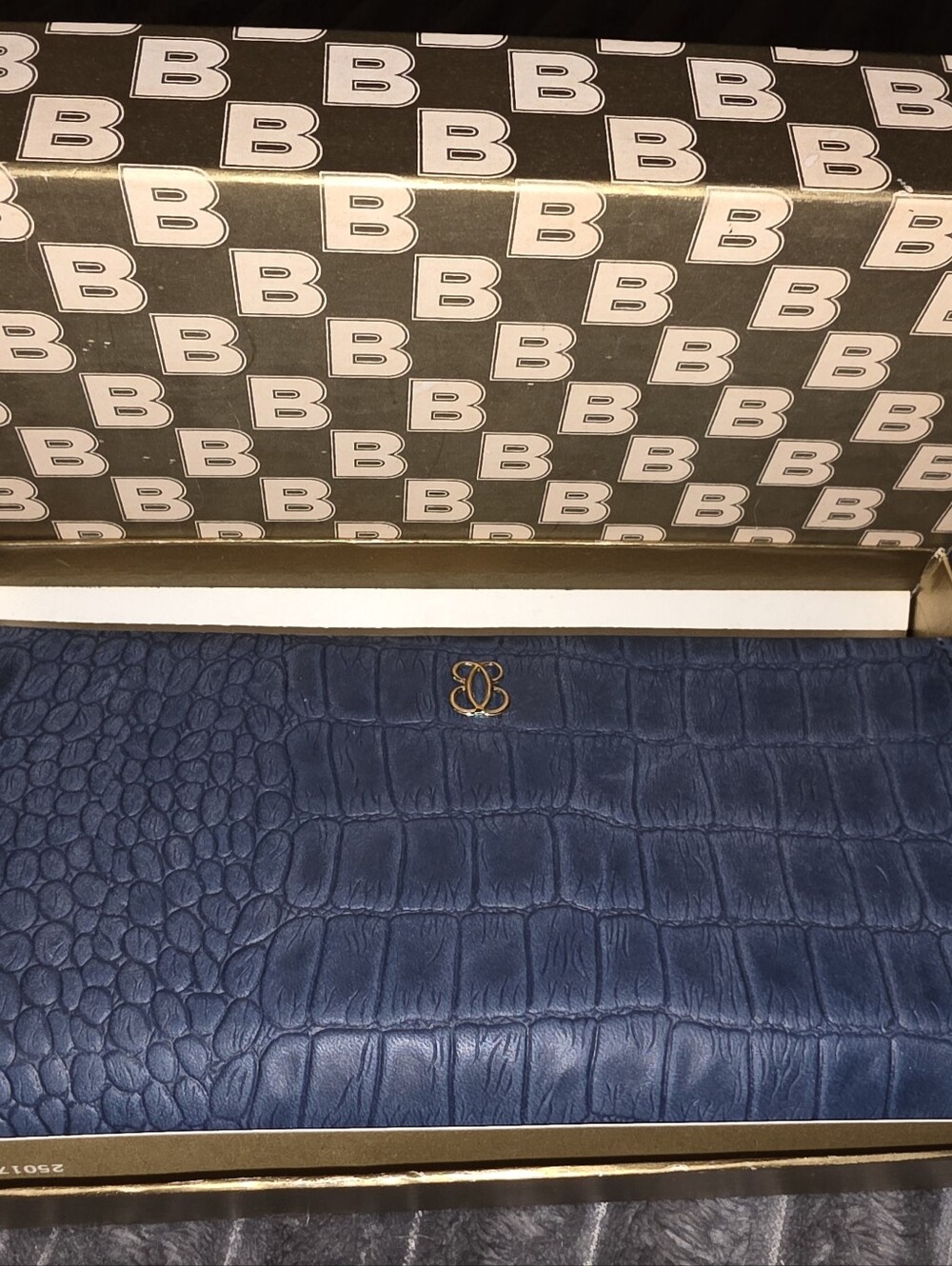Buxton Cowhide Navy Wallet New In Box.